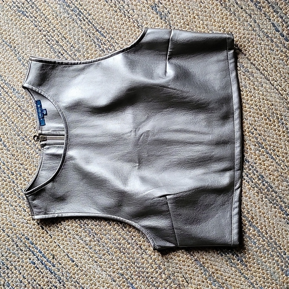 NWOT Metallic Shell Crop Top L